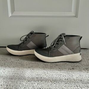 Sorel Out N About Waterproof Sneakers EUC